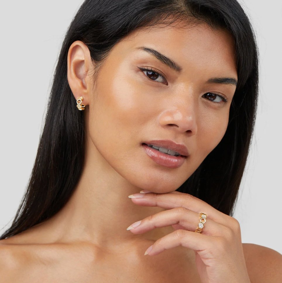 Elegante anello in oro con cristallo