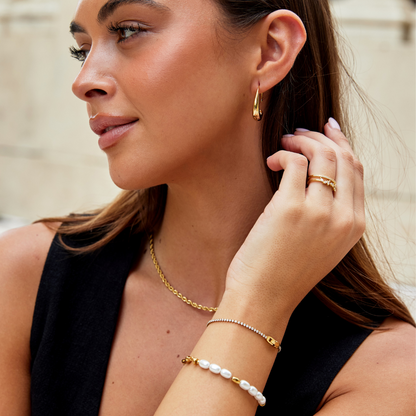 Niyah – Bracciale dorato con cristalli.