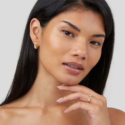 Elegante anello in oro con cristallo