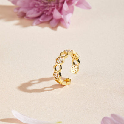 Elegante anello in oro con cristallo