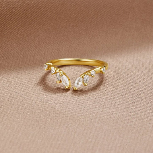 Anello in oro con cristallo a forma di vite