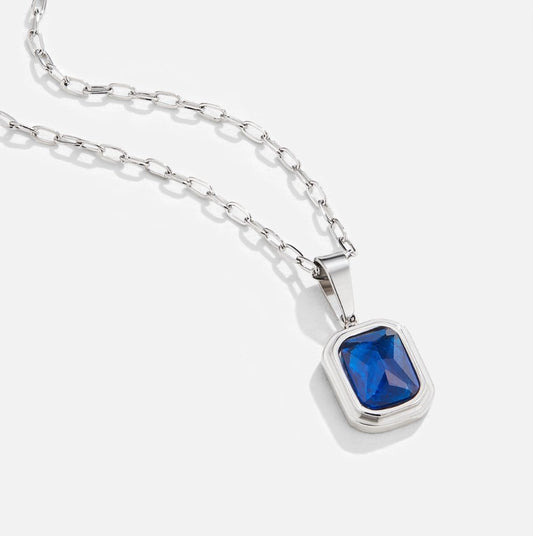 Collana in argento con ciondolo blu oceano