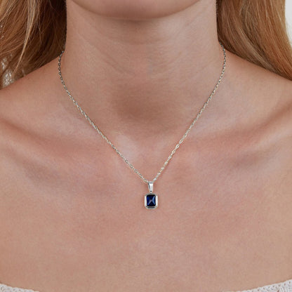Collana in argento con ciondolo blu oceano